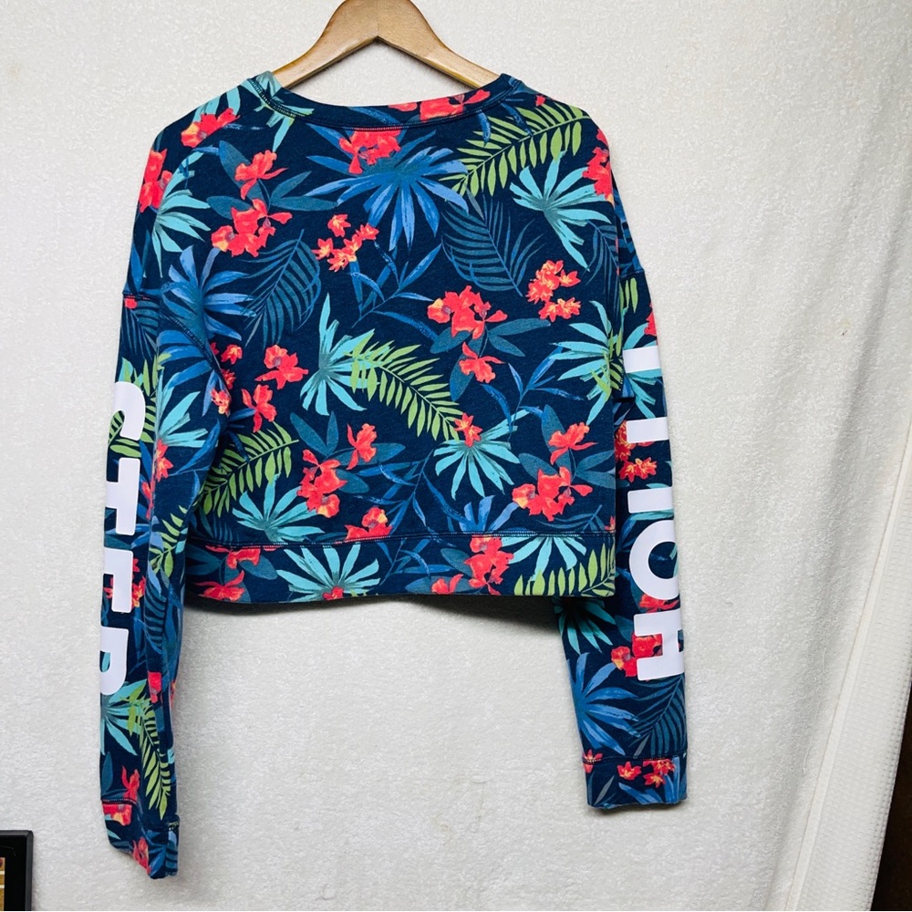 Hollister junior long sleeved cropped sweatshirt size M